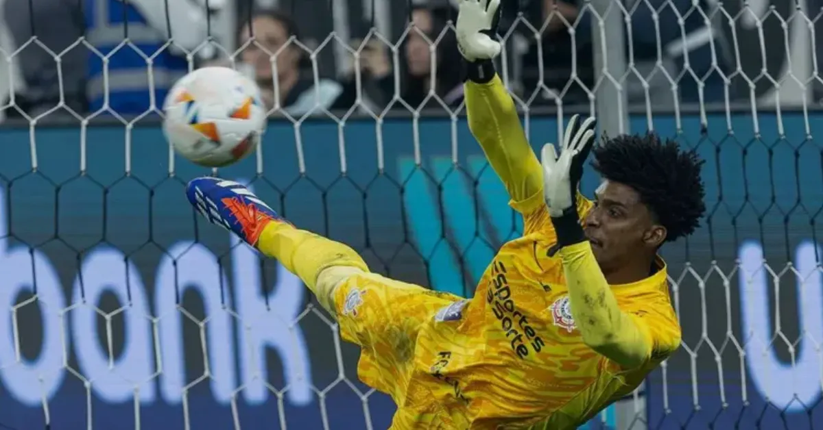 Hugo Souza, o herói da classificação do Corinthians na Copa Sul-Americana